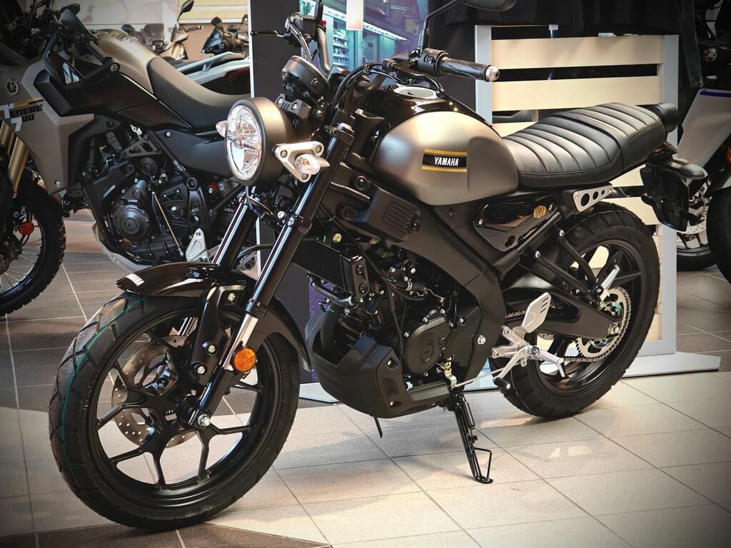 Yamaha XSR125 Lunar Grey.jpg